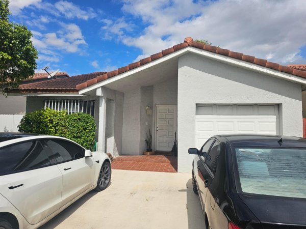 9919 NW 122nd St Hialeah Gardens, FL 33018
