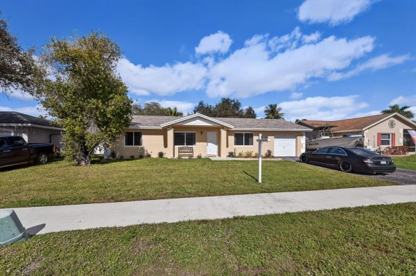 12541 SW 10th Ct Davie, FL 33325