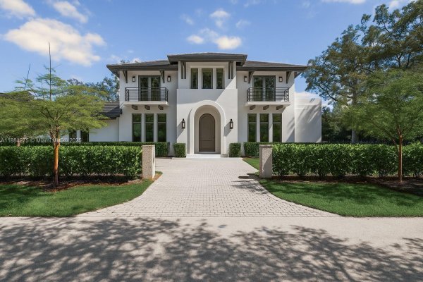 7001 SW 71st Ave Miami, FL 33143