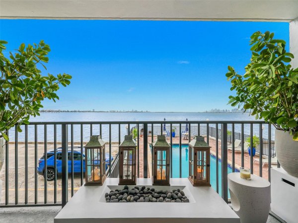 1820 S Treasure Dr #203D North Bay Village, FL 33141