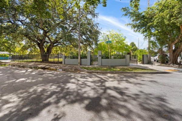790 NW 60th St Miami, FL 33127