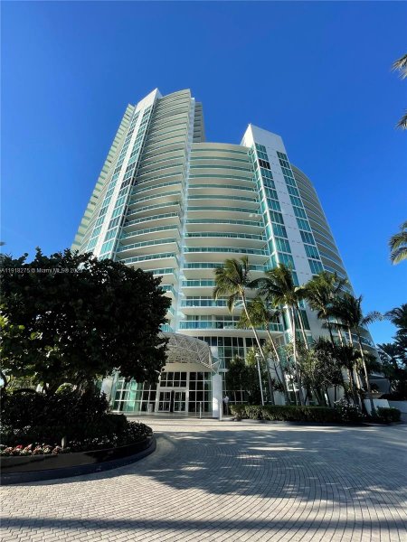 1000 S Pointe Dr #201 Miami Beach, FL 33139