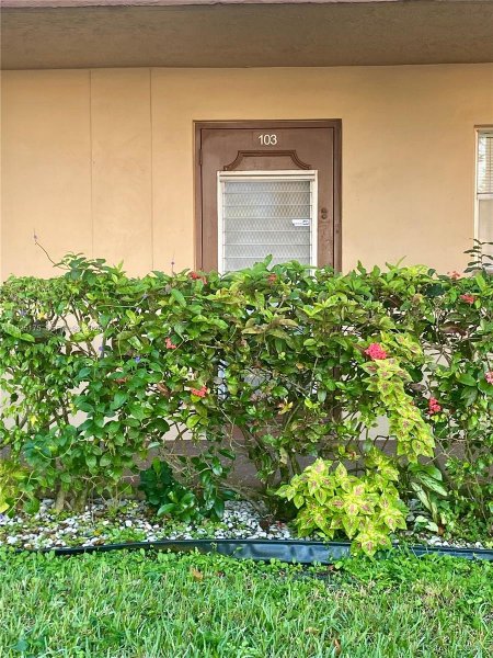 9261 Sunrise Lks Blvd #103 Sunrise, FL 33322