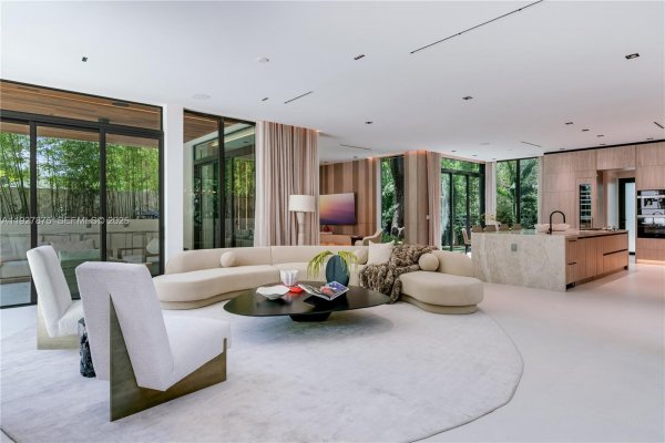 2800 Calusa St Miami, FL 33133