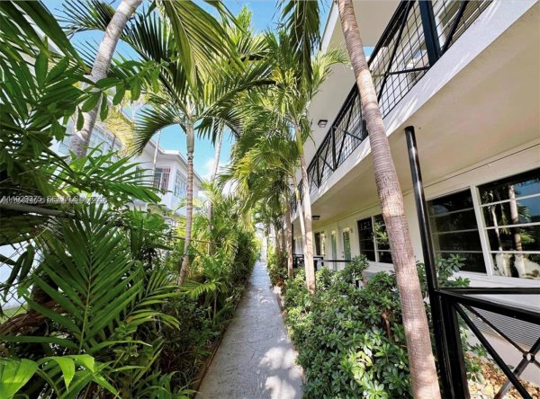 7315 Byron Ave #12 Miami Beach, FL 33141
