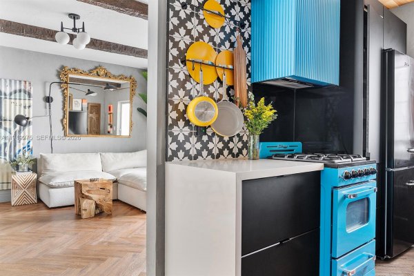 2858 Pine Tree Dr #4 Miami Beach, FL 33140