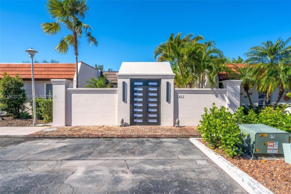 7412 Big Cypress Dr Miami Lakes, FL 33014