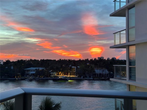 6620 Indian Crk Dr #501 Miami Beach, FL 33141