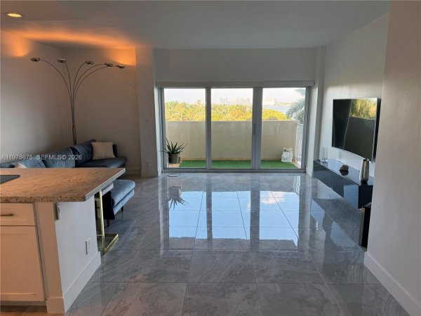 880 NE 69th St #5Q Miami, FL 33138