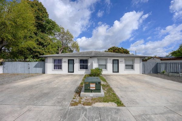 2419 NW 101st St Miami, FL 33147