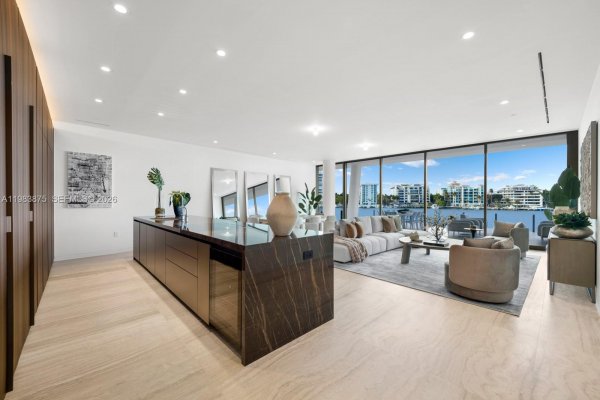 5 Grove Isle Dr #L205 Miami, FL 33133