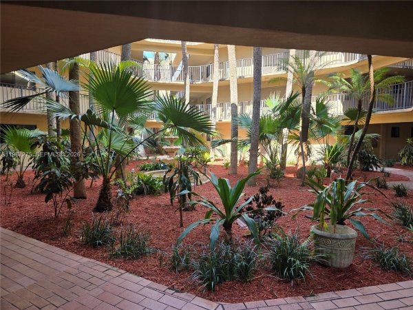 8615 NW 8th St #319 Miami, FL 33126