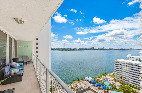 7601 E Treasure Dr #1924 North Bay Village, FL 33141