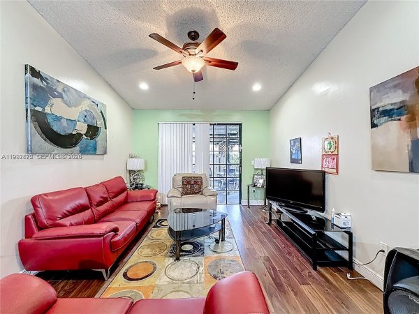 6722 NW 192nd Ln Hialeah, FL 33015