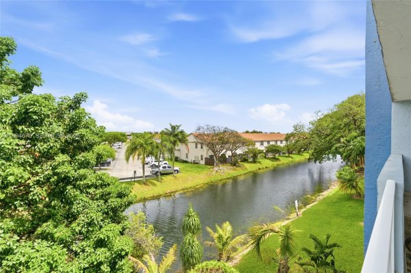 9375 Fontainebleau Blvd #L301 Miami, FL 33172