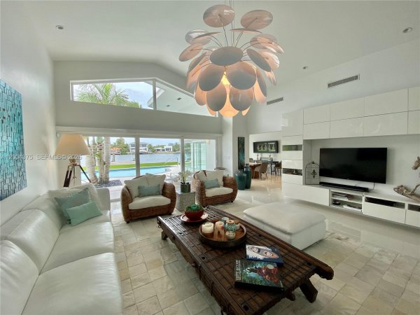 265 N Shore Dr Miami Beach, FL 33141