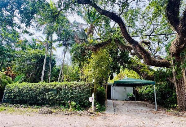 6834 SW 78th Ter South Miami, FL 33143
