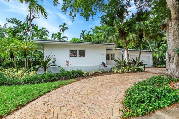 1100 S Alhambra Cir Coral Gables, FL 33146