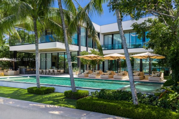 58 La Gorce Cir Miami Beach, FL 33141