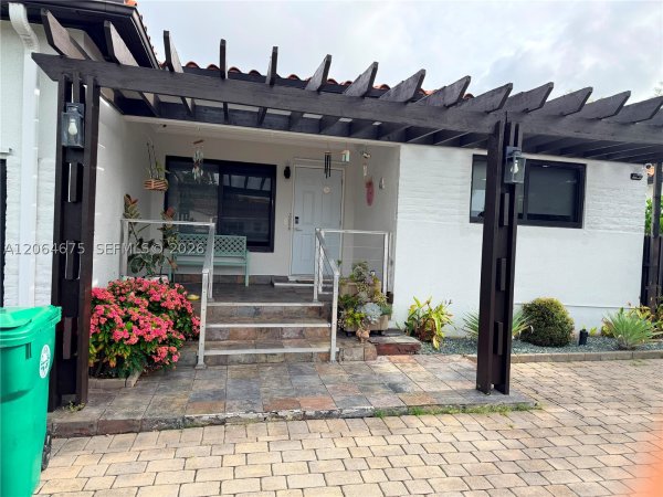 1525 SW 19th Ter Miami, FL 33145