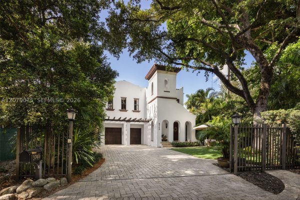 3740 Irvington Ave Coconut Grove, FL 33133