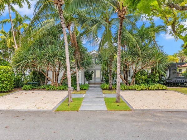 755 Curtiswood Dr Key Biscayne, FL 33149