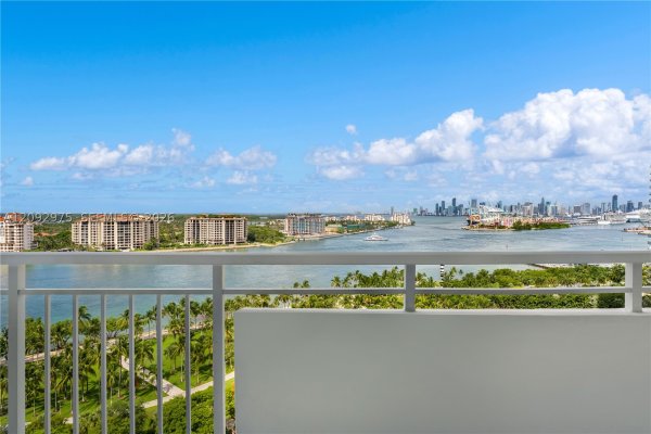 400 S Pointe Dr #1805 Miami Beach, FL 33139