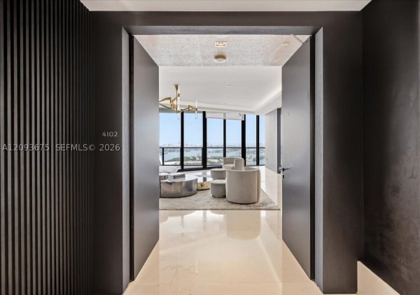 1000 Biscayne Blvd #4102 Miami, FL 33132