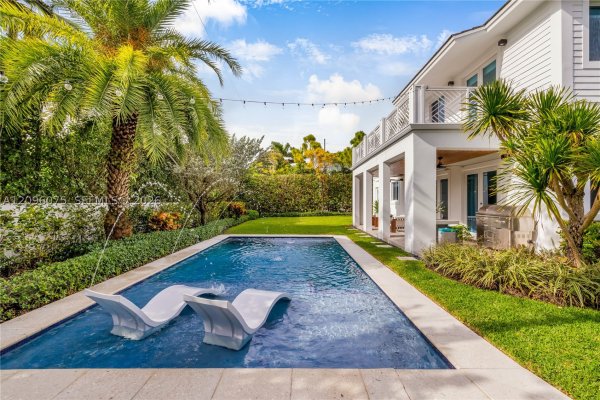 5602 SW 65th Ct South Miami, FL 33143