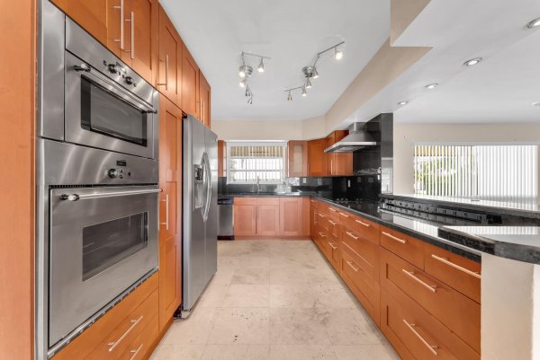 2940 NE 19th Pompano Beach, FL 33062