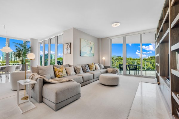701 N Fort Lauderdale Bch #406 Fort Lauderdale, FL 33304