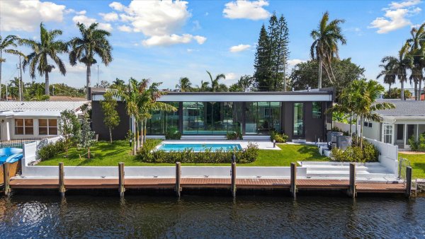 1201 Guava Fort Lauderdale, FL 33315