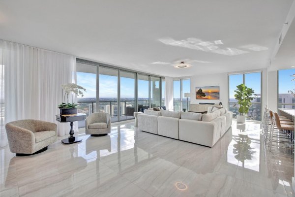 100 E Las Olas #4301 Fort Lauderdale, FL 33301