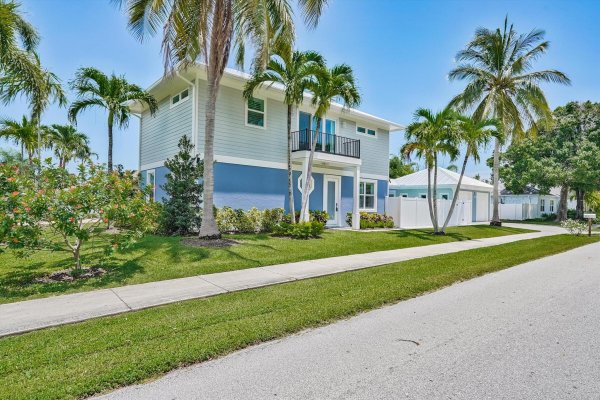 425 Hugh St Jupiter, FL 33458