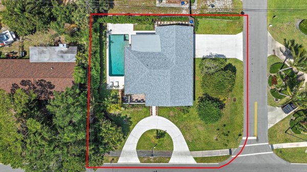 1604 Seabrook Tequesta, FL 33469