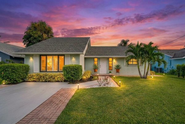 6085 Robinson Jupiter, FL 33458