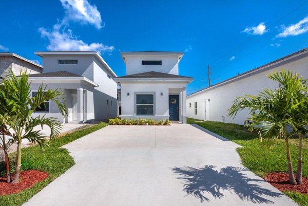 411 NW 12th Boynton Beach, FL 33435