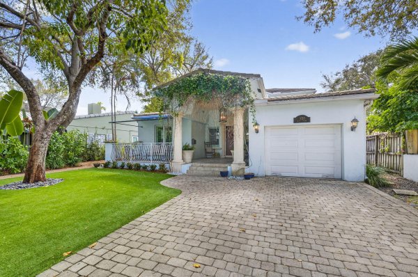 1020 SE 11th Fort Lauderdale, FL 33316