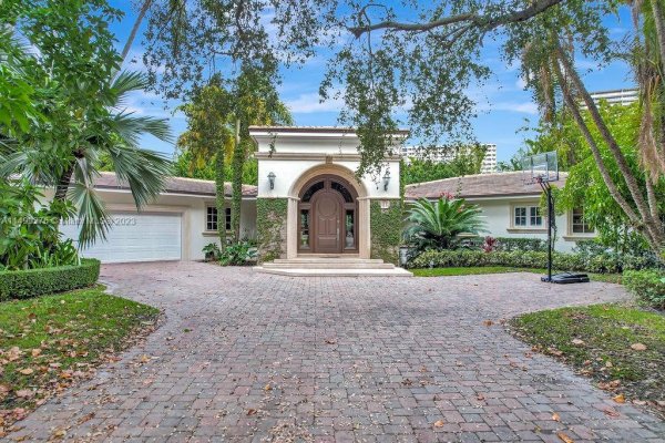 61 Camden Ct Bal Harbour, FL 33154 61 Camden Ct Bal Harbour, FL 33154