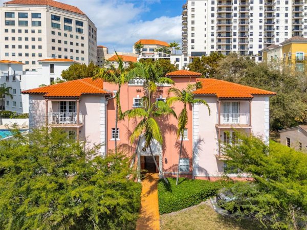 29 Santillane Ave #7 Coral Gables, FL 33134
