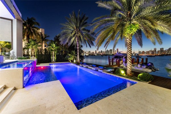 441 N Hibiscus Dr Miami Beach, FL 33139 441 N Hibiscus Dr Miami Beach, FL 33139