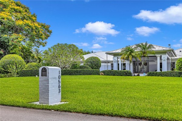 10563 SW 92nd Ave Miami, FL 33176