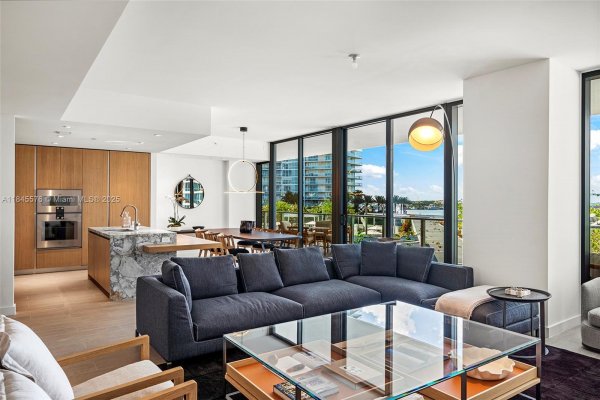 500 Alton Rd #803 Miami Beach, FL 33139 500 Alton Rd #803 Miami Beach, FL 33139