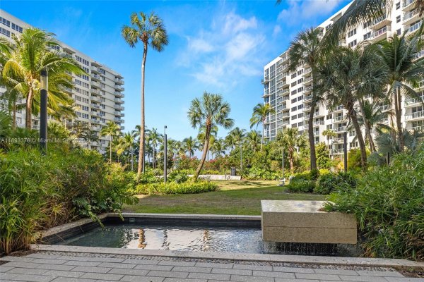 1500 Bay Rd #558S Miami Beach, FL 33139 1500 Bay Rd #558S Miami Beach, FL 33139