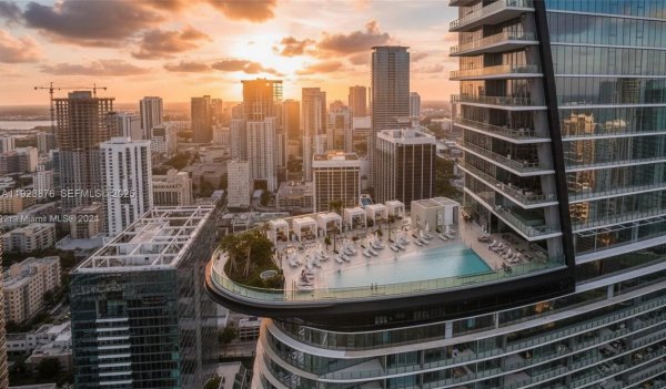 300 Biscayne Blvd Way #4201 Miami, FL 33131