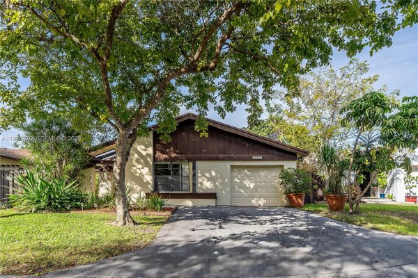 13585 SW 114th Ter Miami, FL 33186