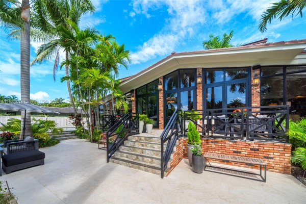 980 Belle Meade Is Dr Miami, FL 33138