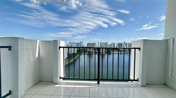 2750 NE 183rd St #2110 Aventura, FL 33160