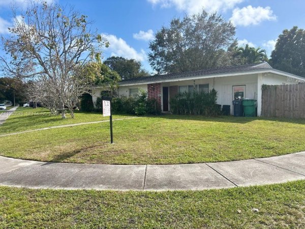 10010 SW 161st St Miami, FL 33157