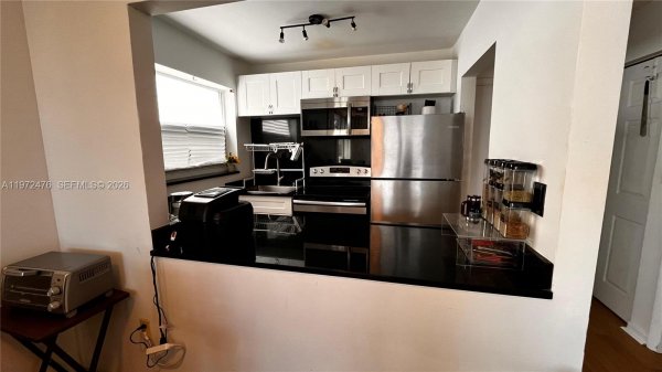 1990 Marseille Dr #407 Miami Beach, FL 33141